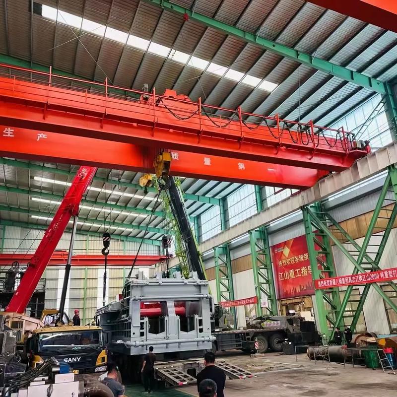 江山2000噸打包機裝車發貨新疆八鋼集團